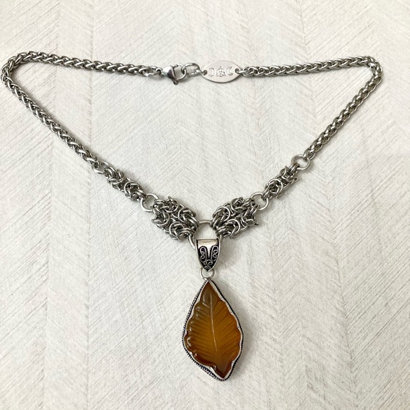 Carved orange copper agate gemstone leaf design charm boho maille necklace . - Picture 11 of 11